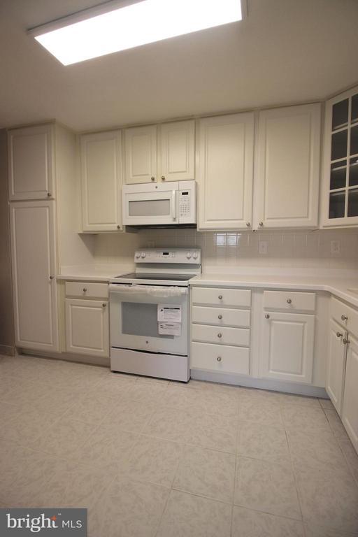 Building Photo - 307 Yoakum Pkwy