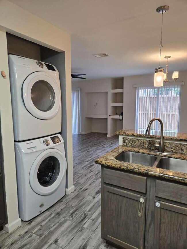 Building Photo - 10555 Turtlewood Ct