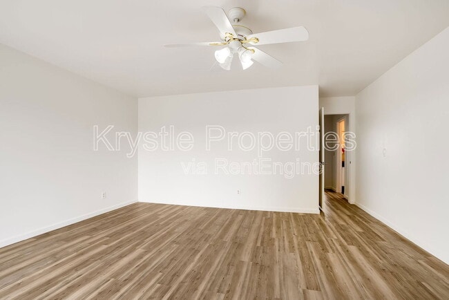 Building Photo - 12 Elna Dr