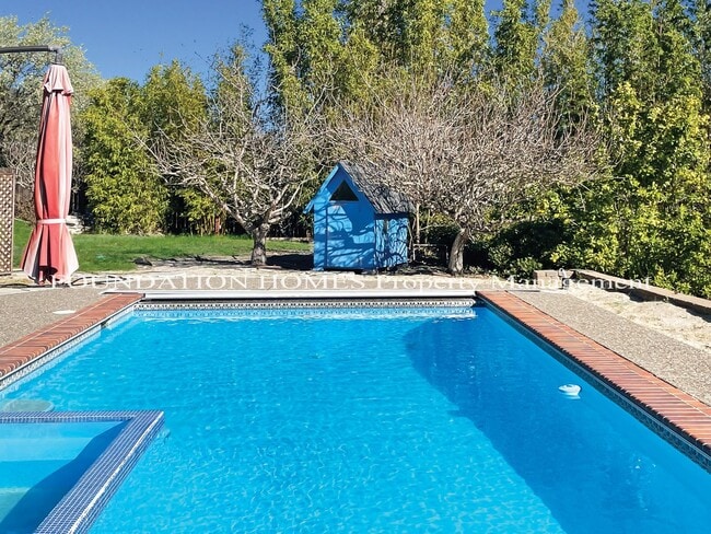 Building Photo - 216 San Ramon Way