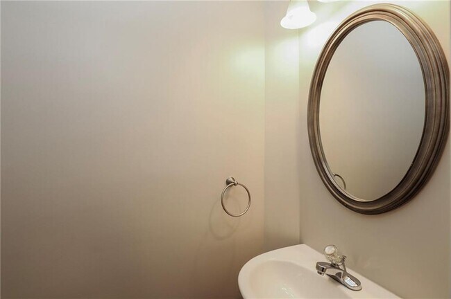 Building Photo - 346 Beynon Terrace