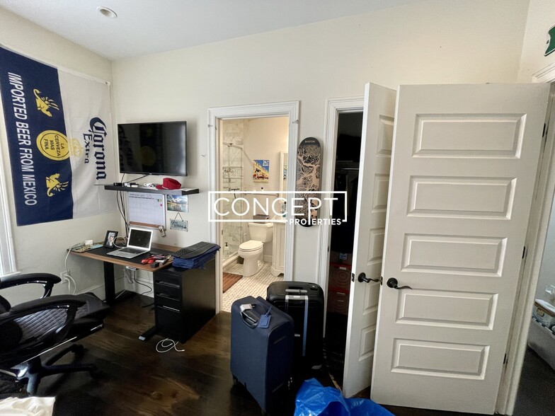 Building Photo - 23 Hillside St