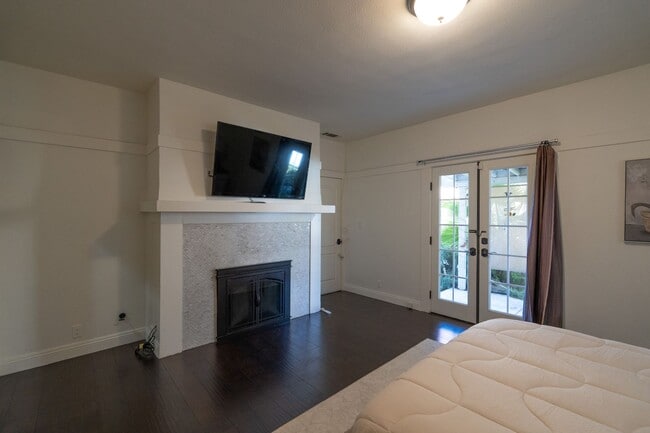 Building Photo - 6407 Dix St