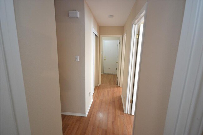 Building Photo - 200 Lombard Dr