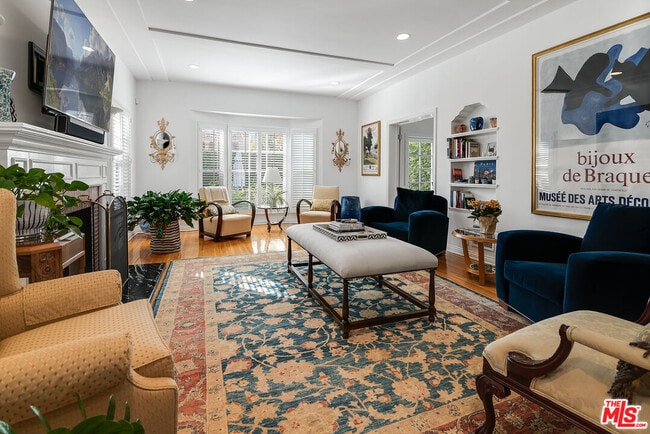 Building Photo - 458 S Bedford Dr