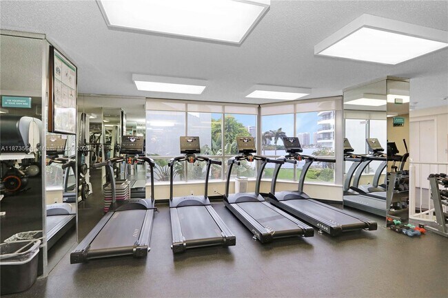 Building Photo - 3530 Mystic Pointe Dr