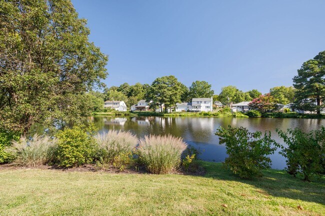 Building Photo - 9154 Lakeland Dr