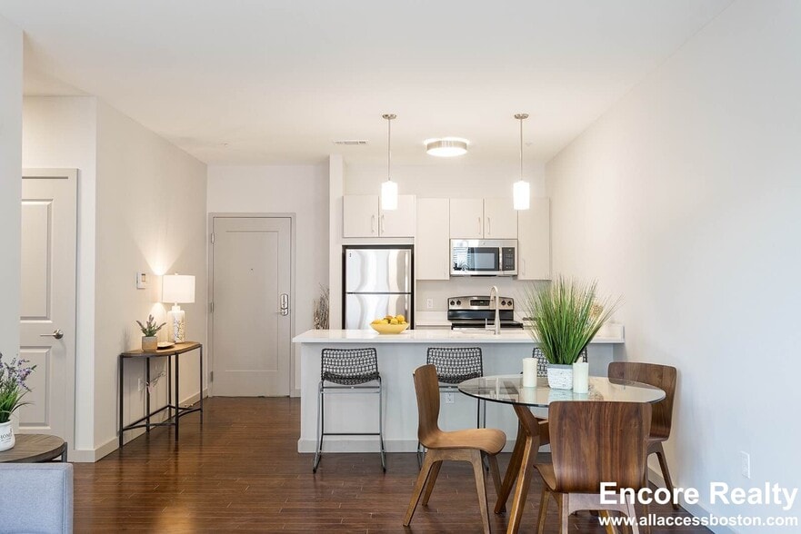 Building Photo - 45 Marion St