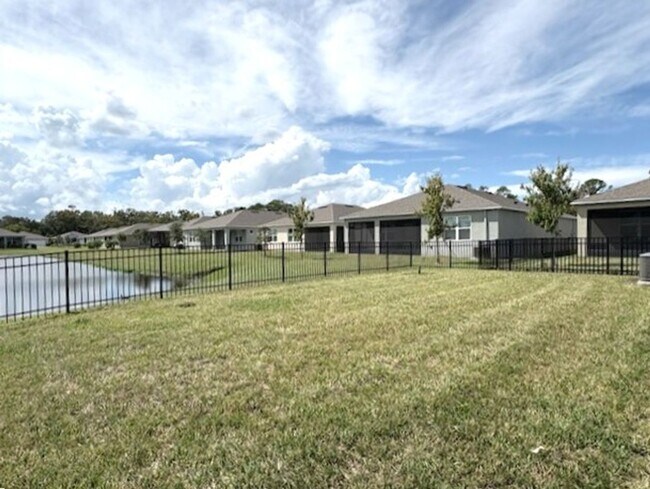 Building Photo - Gorgeous 2 Bedroom Home with Office!