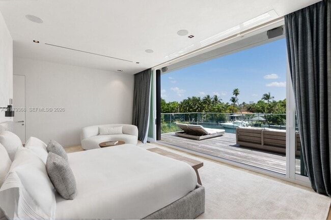 Building Photo - 1051 W 48th St