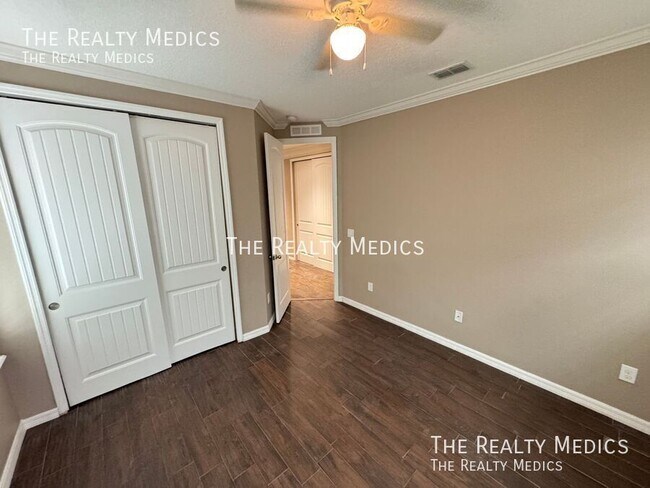 Building Photo - 15764 Ave Of The Arbors