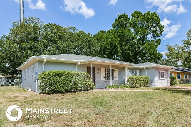 Building Photo - 804 Greenbriar Dr