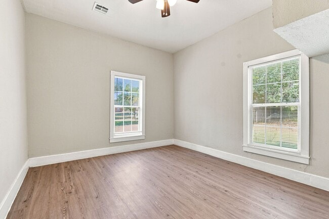 Building Photo - 707 N Gertrude Ave