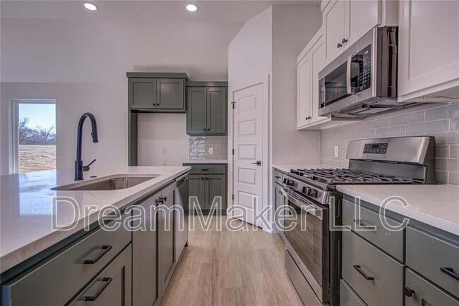 Building Photo - 126 Hope Ave