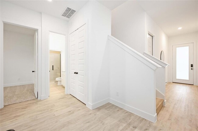 Building Photo - 5322 Rue St