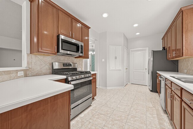 Building Photo - 19343 Dickson Park Dr