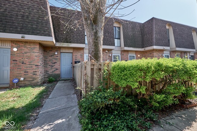 Primary Photo - 7458 Countrybrook Dr