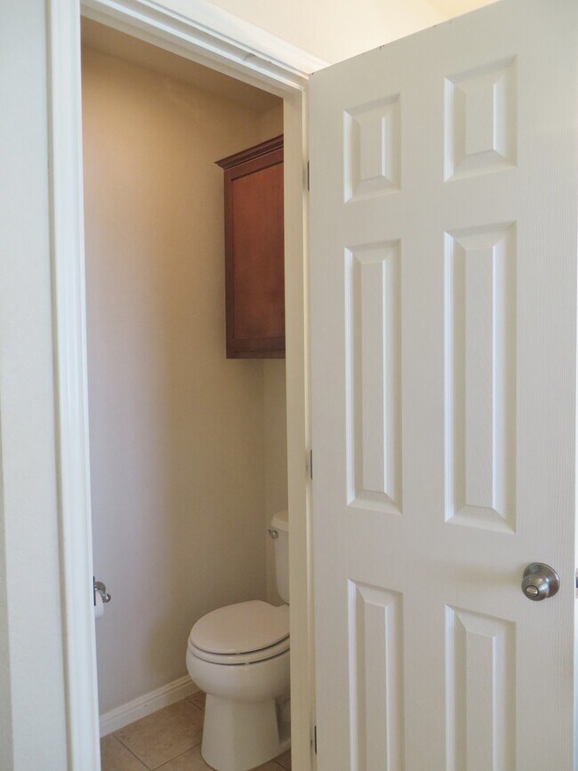 Building Photo - 3 Bedroom 2 Bathroom Villages of Berry Cre...