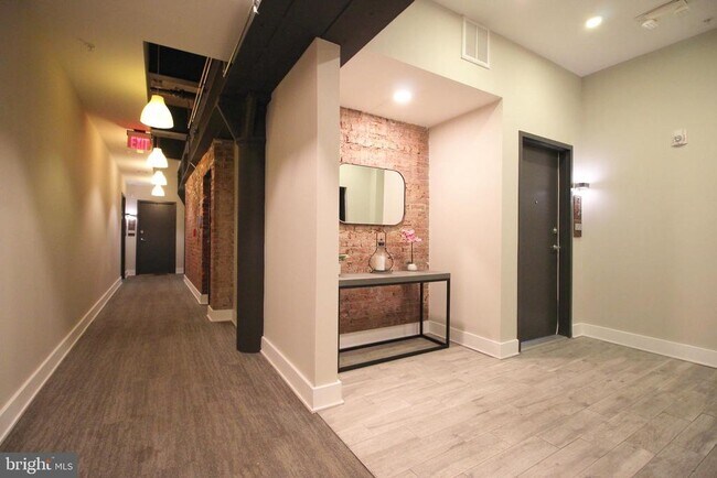Building Photo - 515 N Washington St