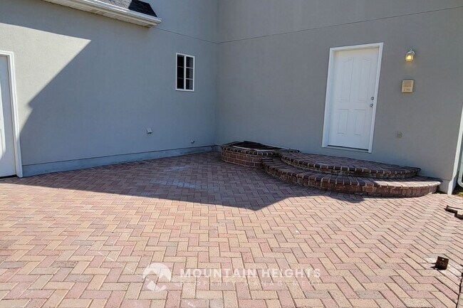 Building Photo - 3987 Red Tail Dr