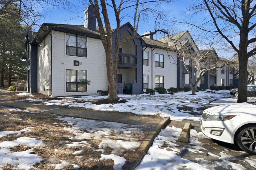 Building Photo - 2301 Deer Path Cir