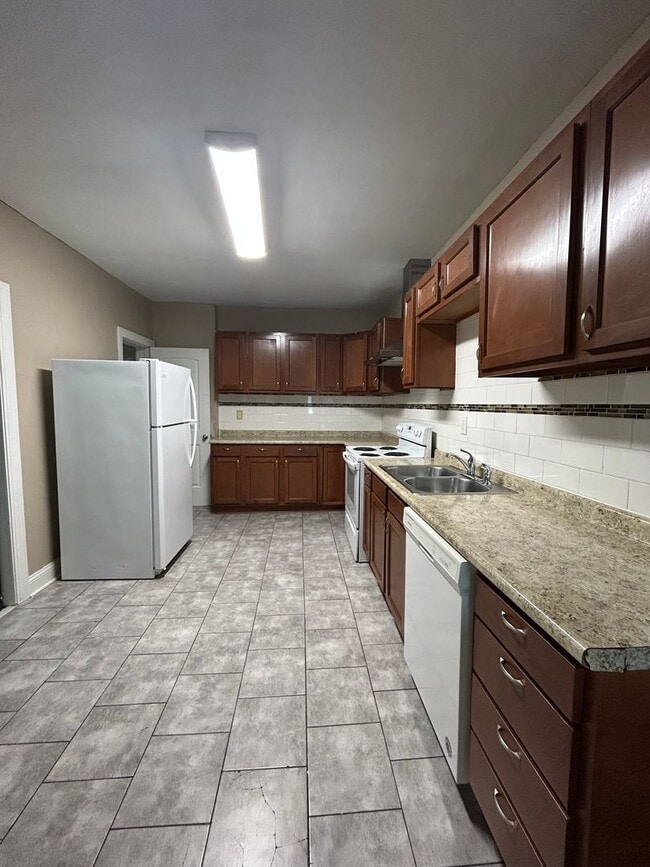 Building Photo - 1417 N 31st St