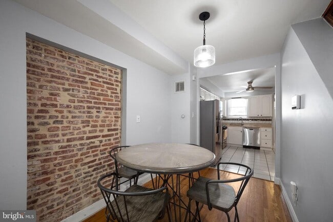 Building Photo - 517 S Ellwood Ave