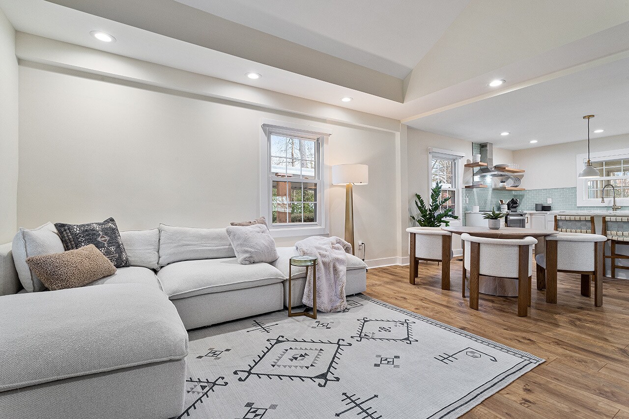 Open Concept Living Area - 4112 Saint James Church Rd