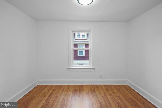 Building Photo - 34 E Hendrickson Ave