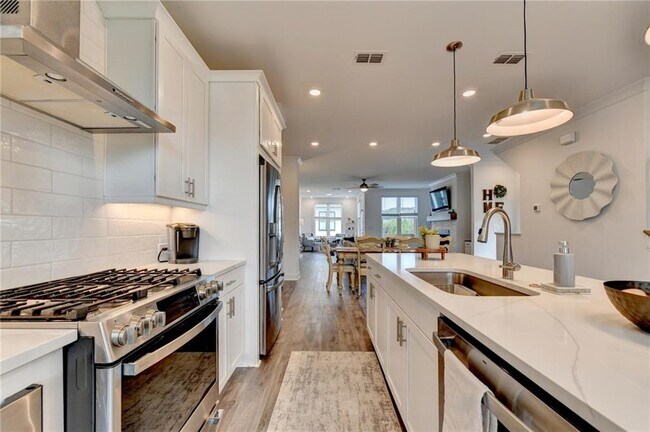 Building Photo - 522 Healy Dr