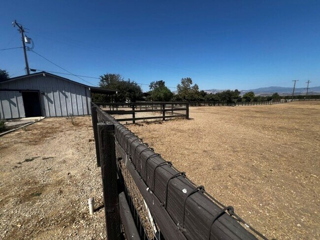 Building Photo - 1701 Calzada Ave