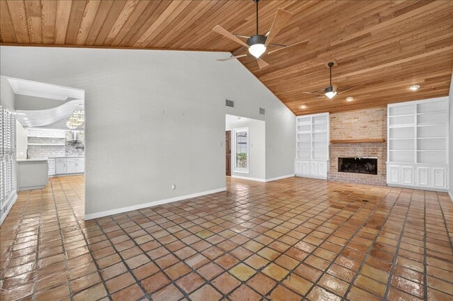 Building Photo - 5305 Greenbriar Dr