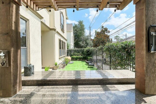 Building Photo - 926 Birdsall St