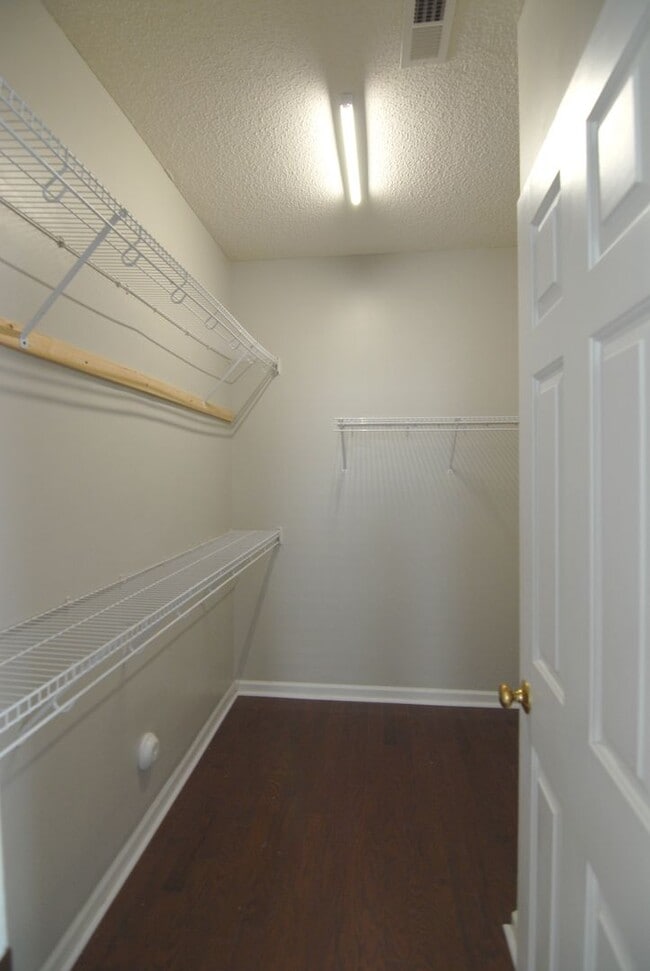 Building Photo - Stunning 2 story brick home 4 bedroom 2.5 ...