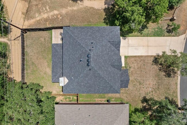 Building Photo - 8404 Tyhurst Dr