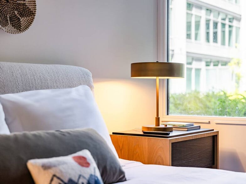 Building Photo - 1550 NW Naito Pkwy