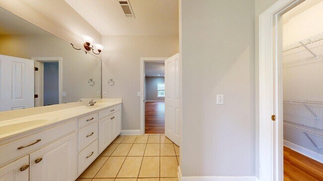Building Photo - One Level 4 Bedroom Brick Home on N. Colle...