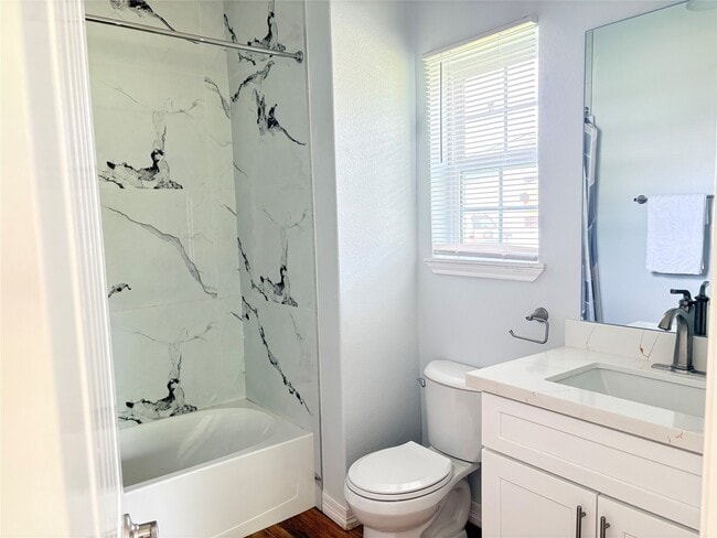 Building Photo - 16210 Longwood Spr