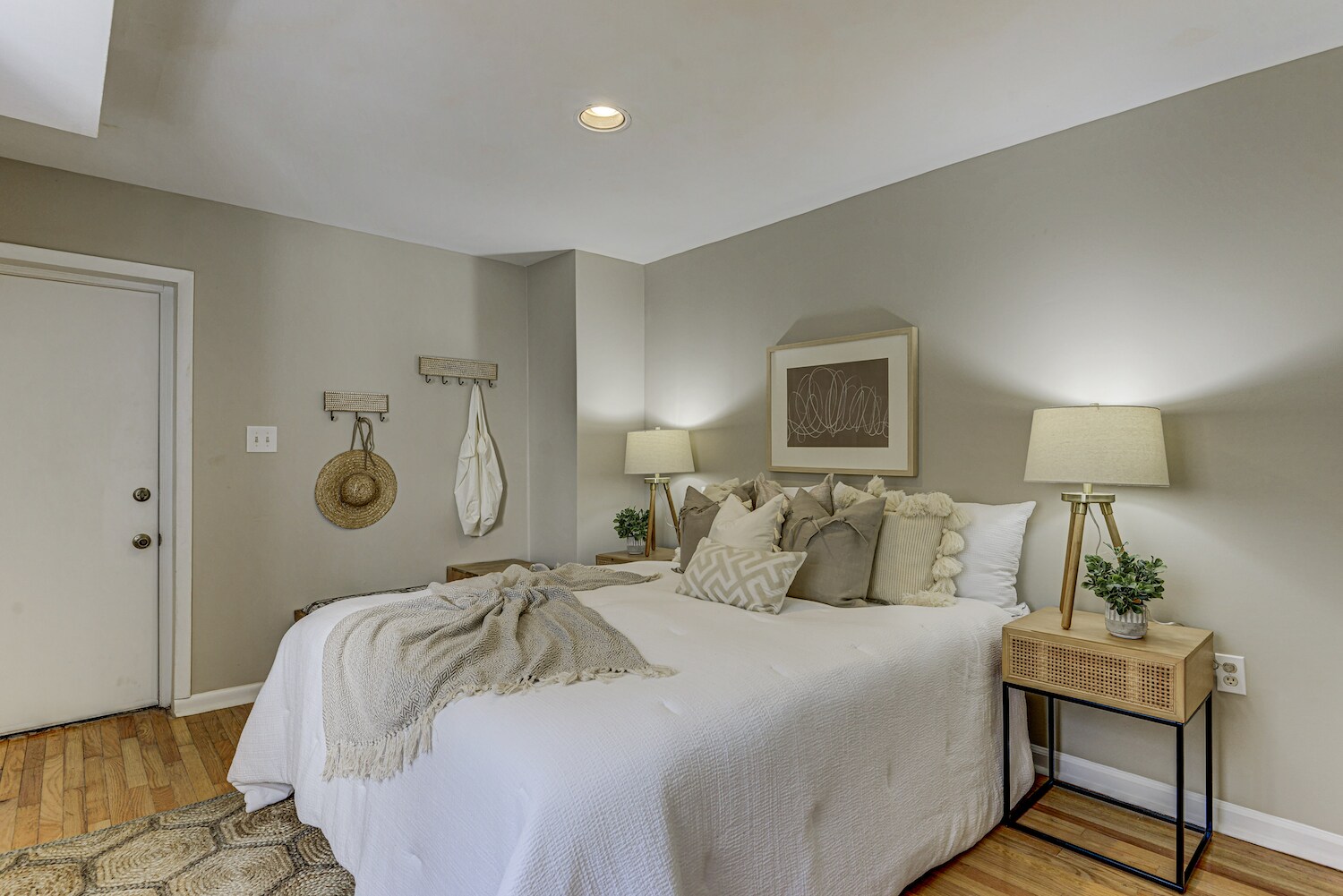 Building Photo - 1736 Light St