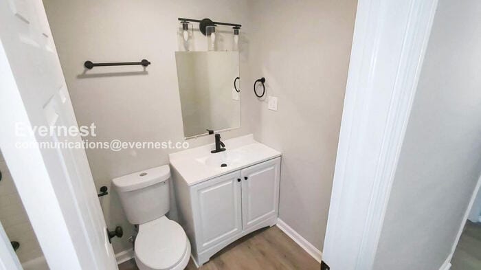 Building Photo - 949 S Harris Ave