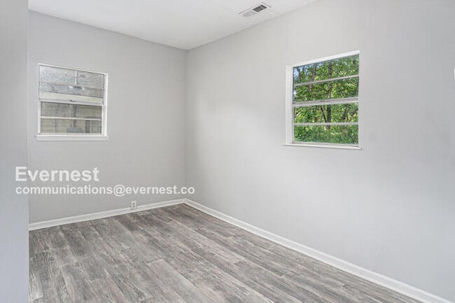 Building Photo - 1309 Woodland Ave SW