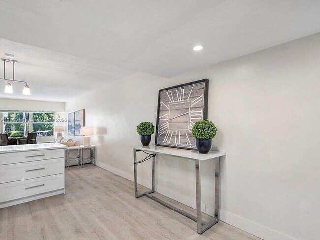 Building Photo - 40 Isle of Venice Dr