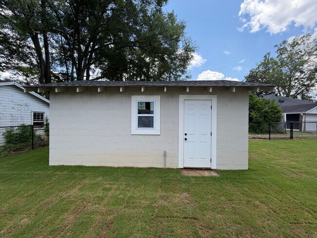 Building Photo - Brand New 3/2 House in Celanese- $1,995
