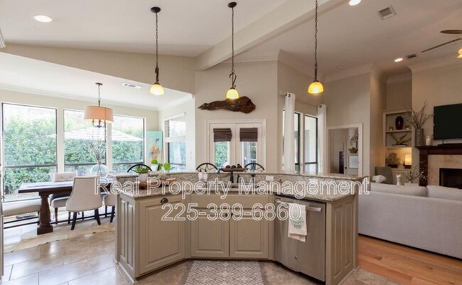 Building Photo - 9462 Country Lake Dr