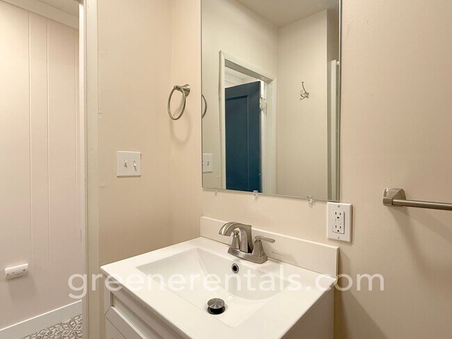 Building Photo - The Linn Apartments