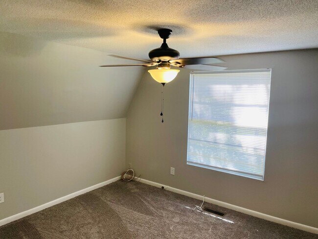 Building Photo - 3679 Doris Dr