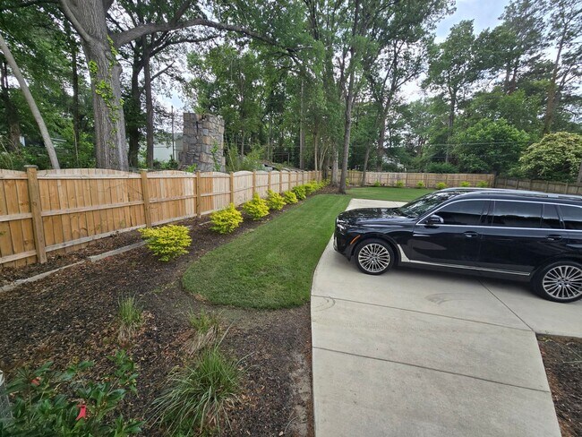 Building Photo - 2534 Forest Dr