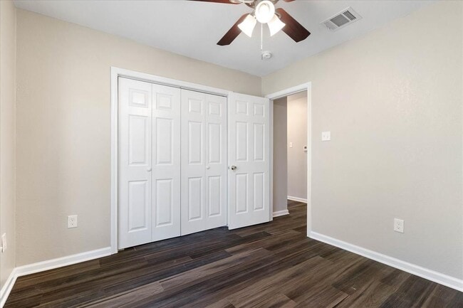 Building Photo - 1217 Parkway Dr