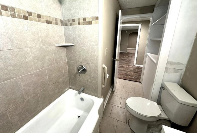 Building Photo - 508 Willow Dr