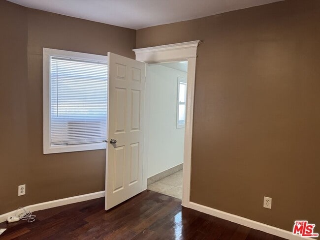 Building Photo - 2024 W 12th St